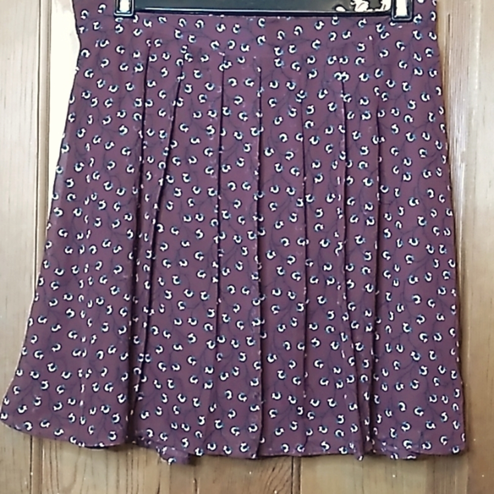 Old Navy Burgundy Floral Print Pleated Mini Skirt Size S
